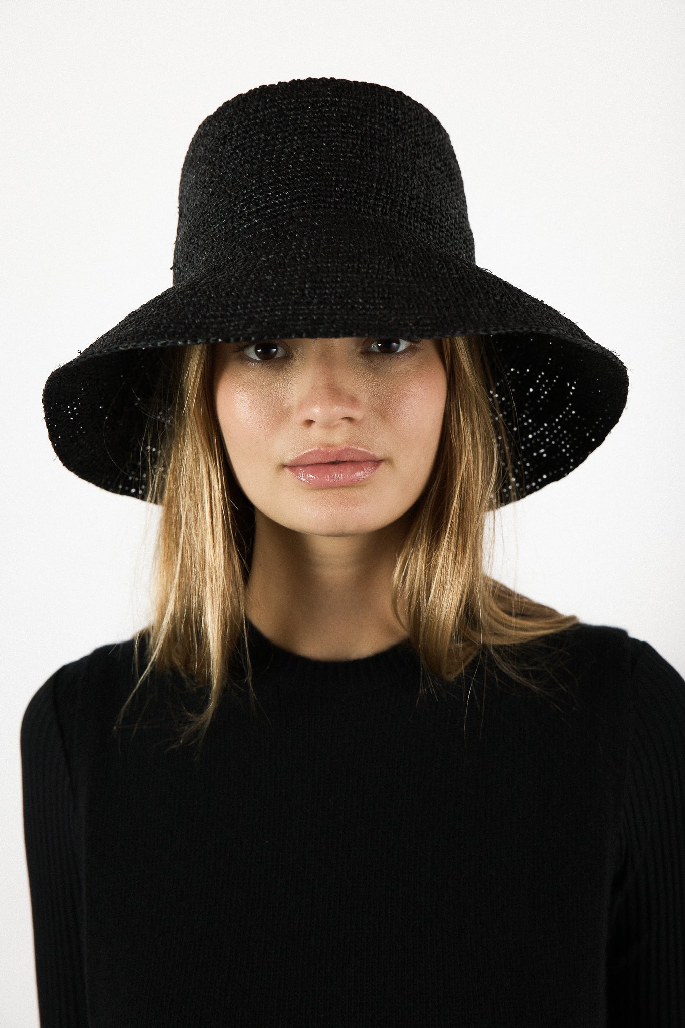 Janessa Leoné Felix bucket hat in black
