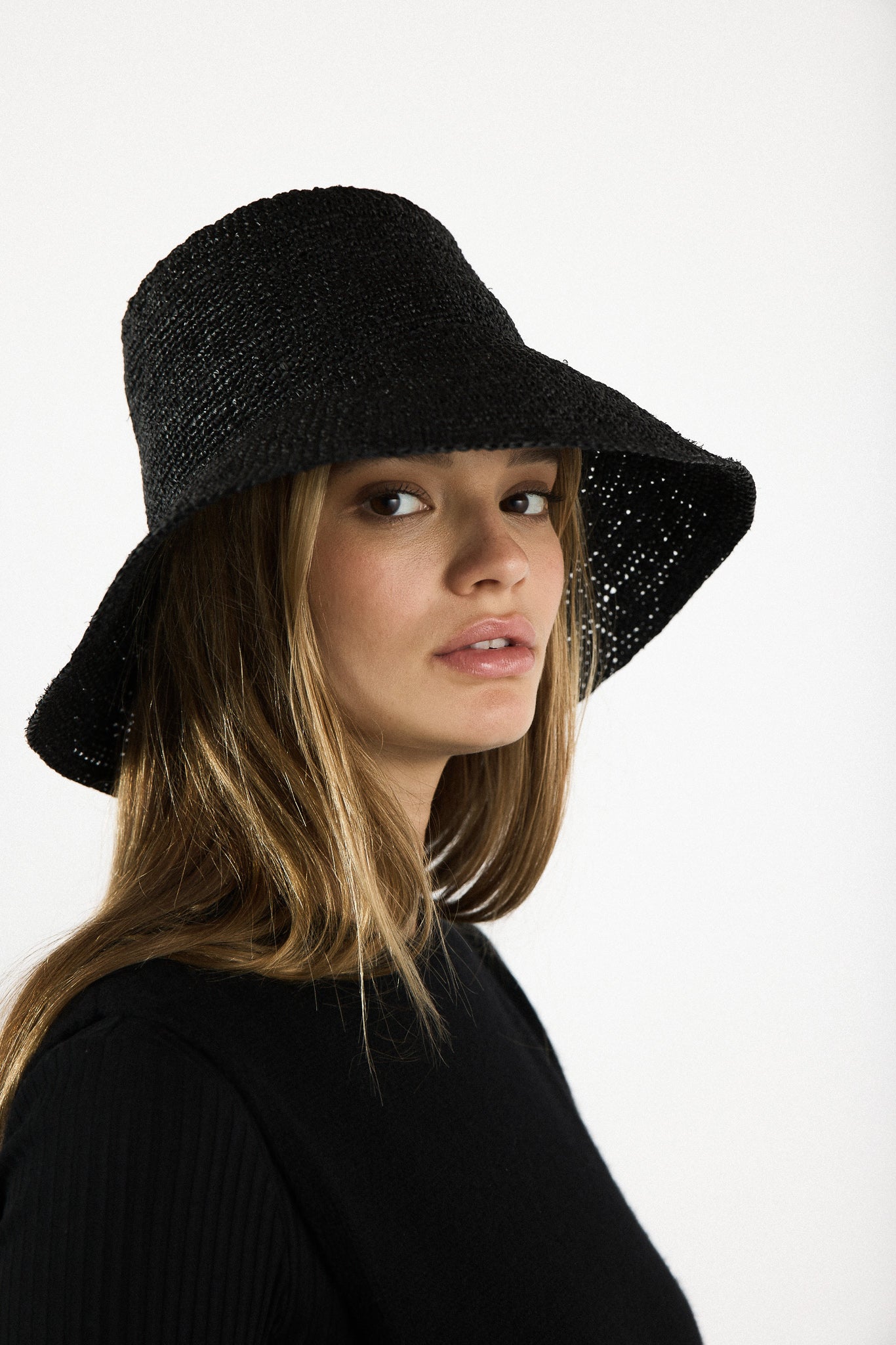 Janessa Leoné Felix bucket hat in black