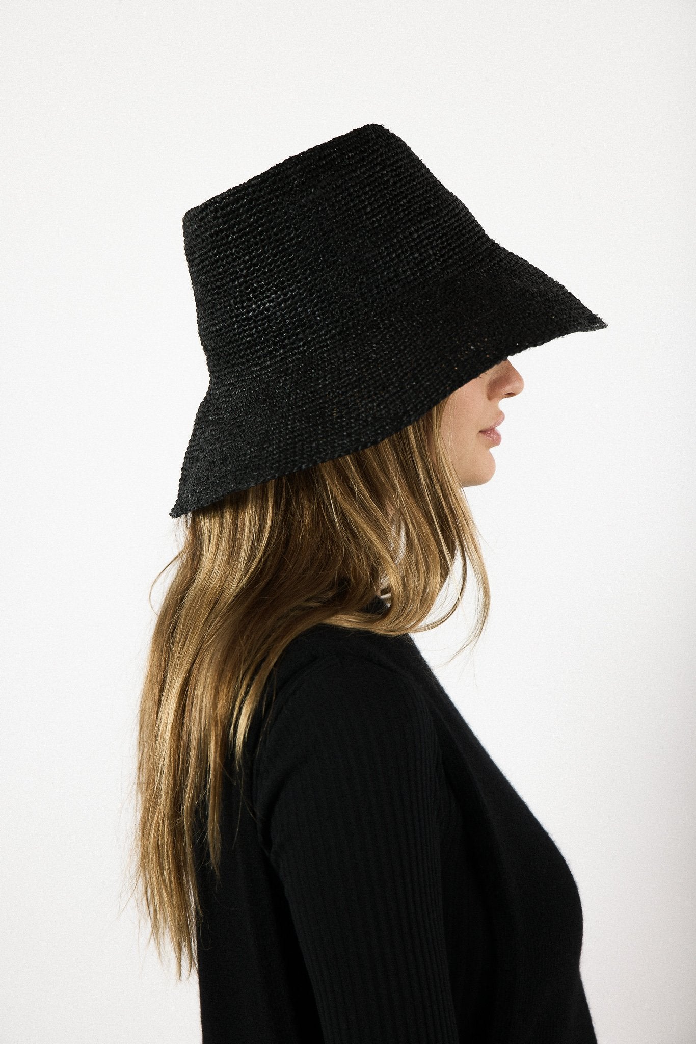 Janessa Leoné Felix bucket hat in black