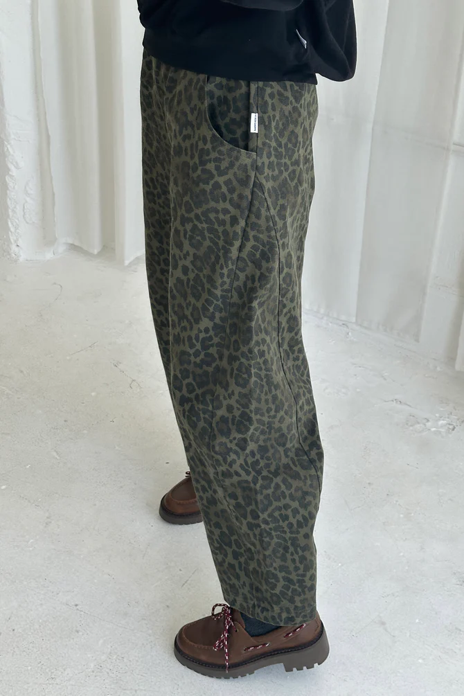 Le Bon Shoppe Arc Pants - Fern Leopard