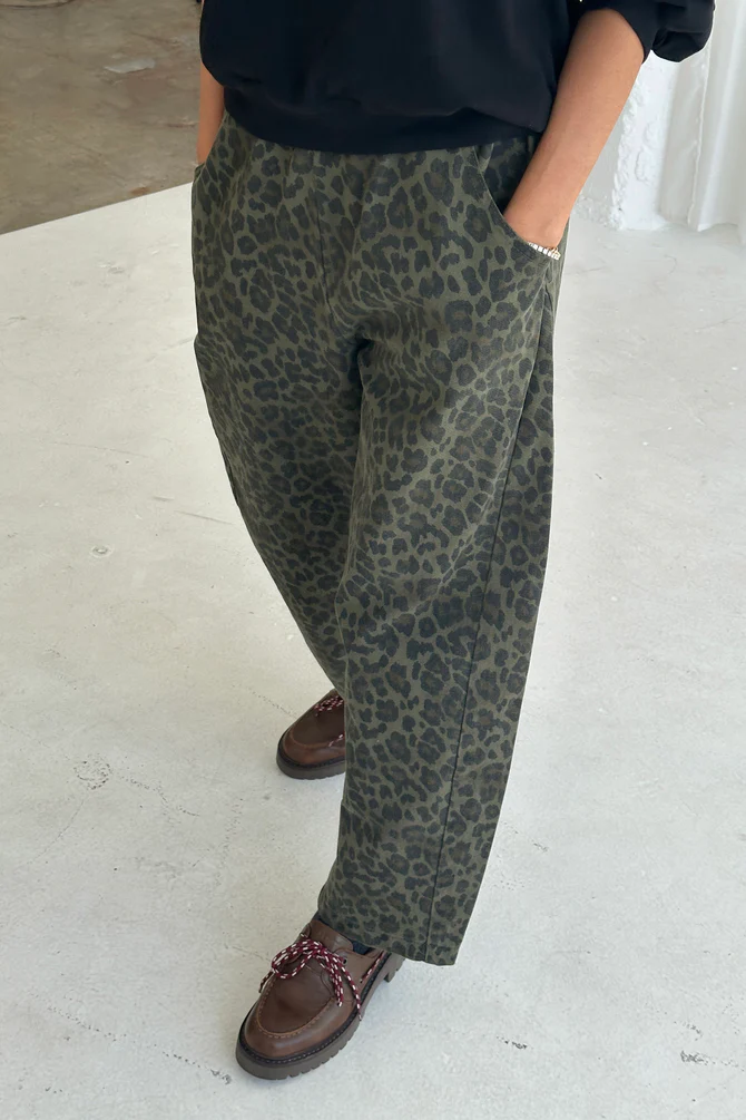 Le Bon Shoppe Arc Pants - Fern Leopard