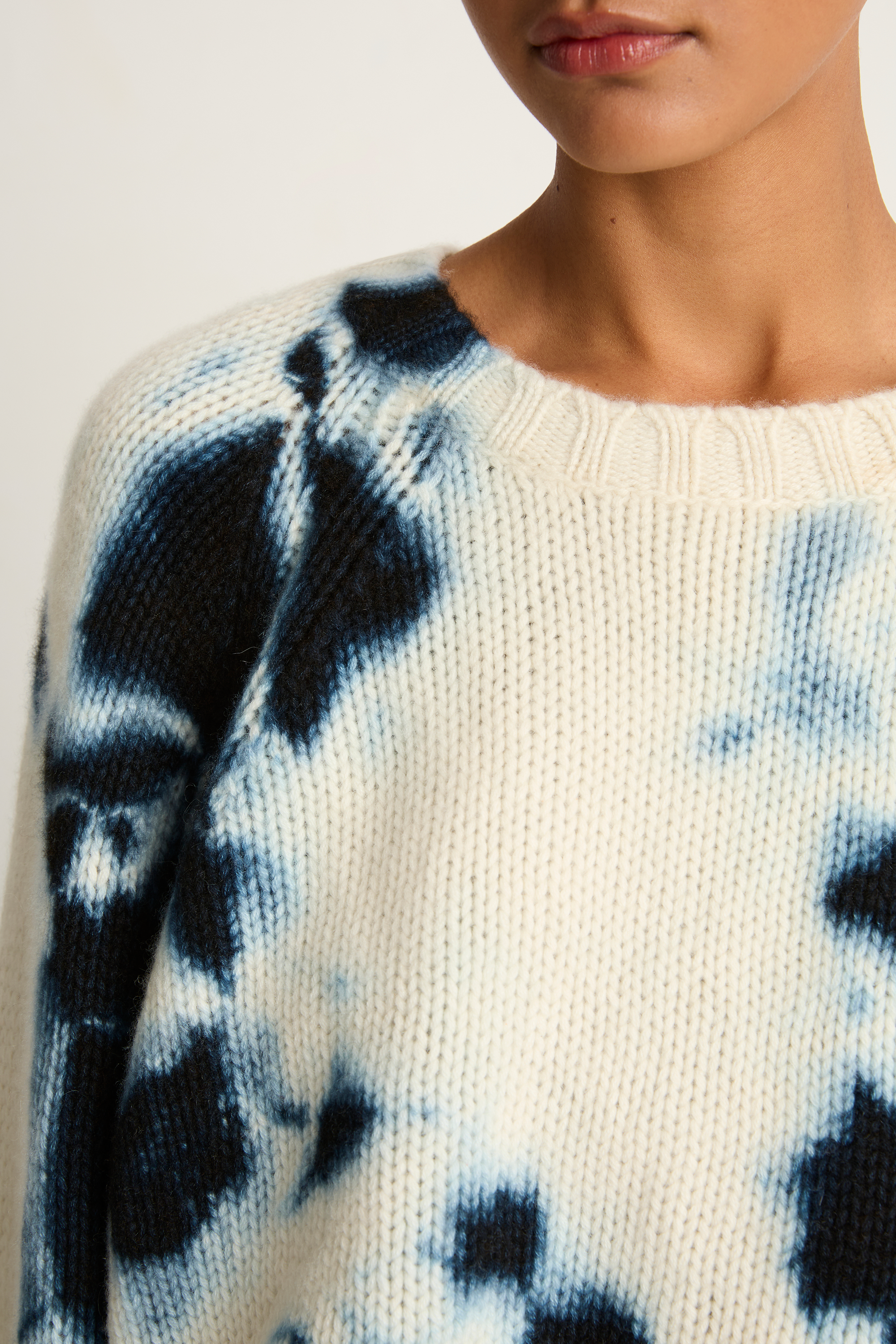 Suzusan Cashmere Hand Knit Raglan Pullover - Black / Natural White Suzusan Cashmere Hand Knit Raglan Pullover - Black / Natural White