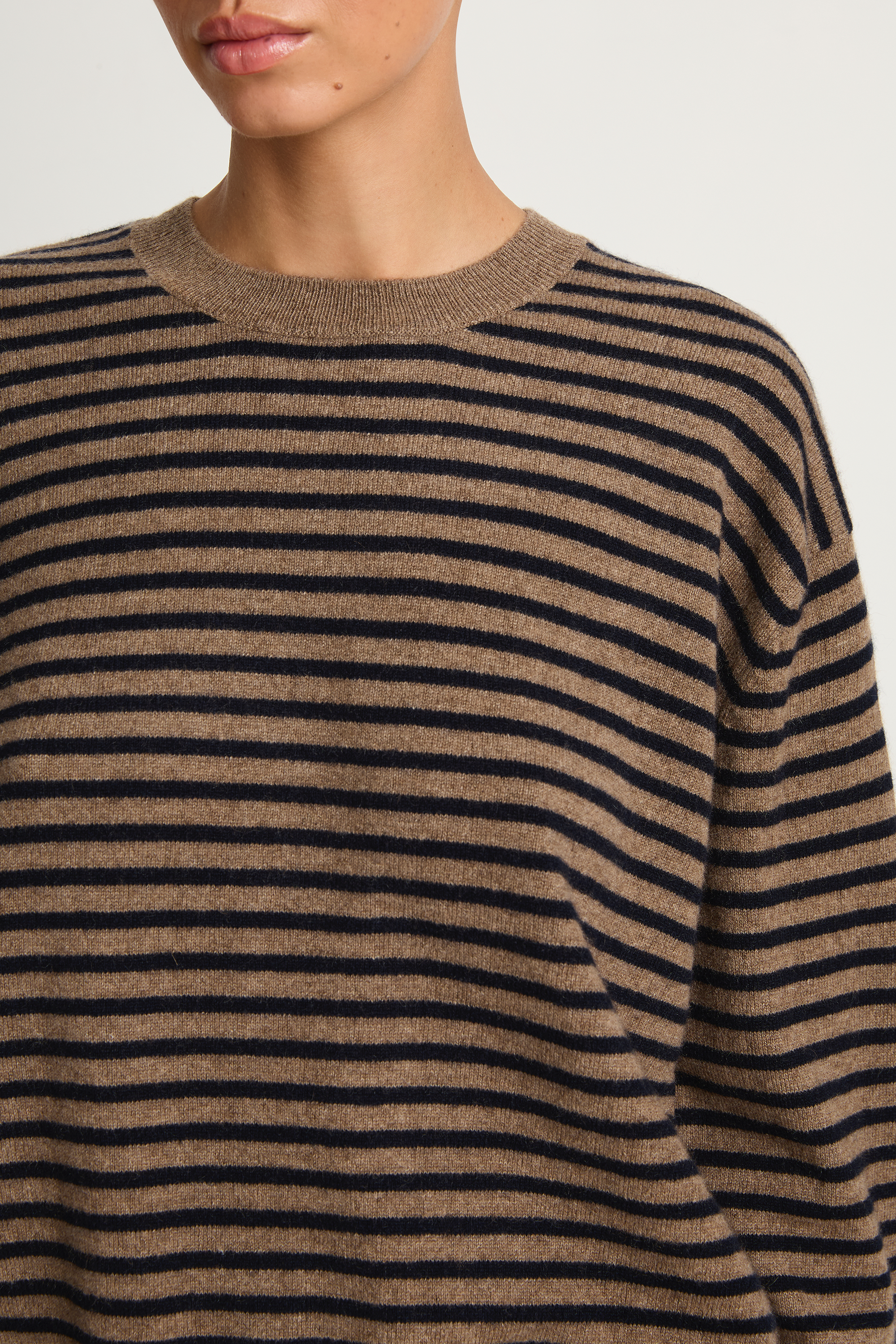 Demylee Neve Cashmere Sweater - Beige / Navy