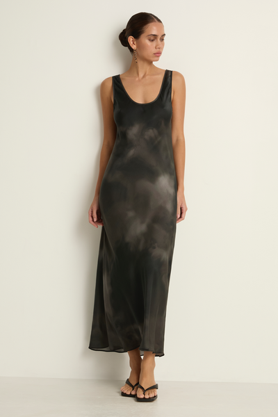 silk laundry hot lips dress The 1996 dress: Hot Lips. Limited quantities available now. Come visit the boutique to try the new print while you can. xx La robe 1996: Hot Lips. Quantits limites
