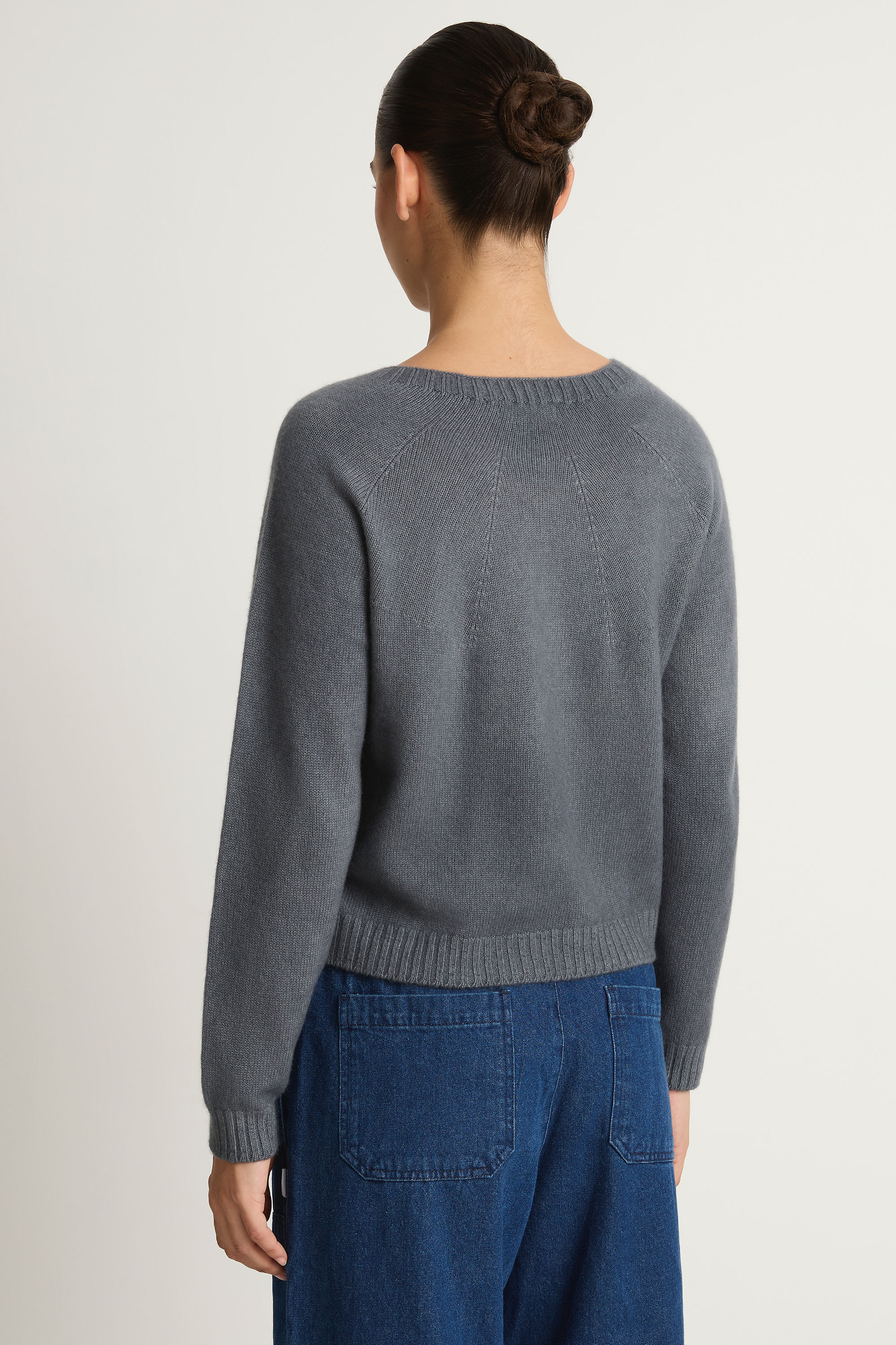 Suzusan Cashmere Seamless Short Pullover - Makinui Shibori "Wonderful Silver Grey / Light Grey