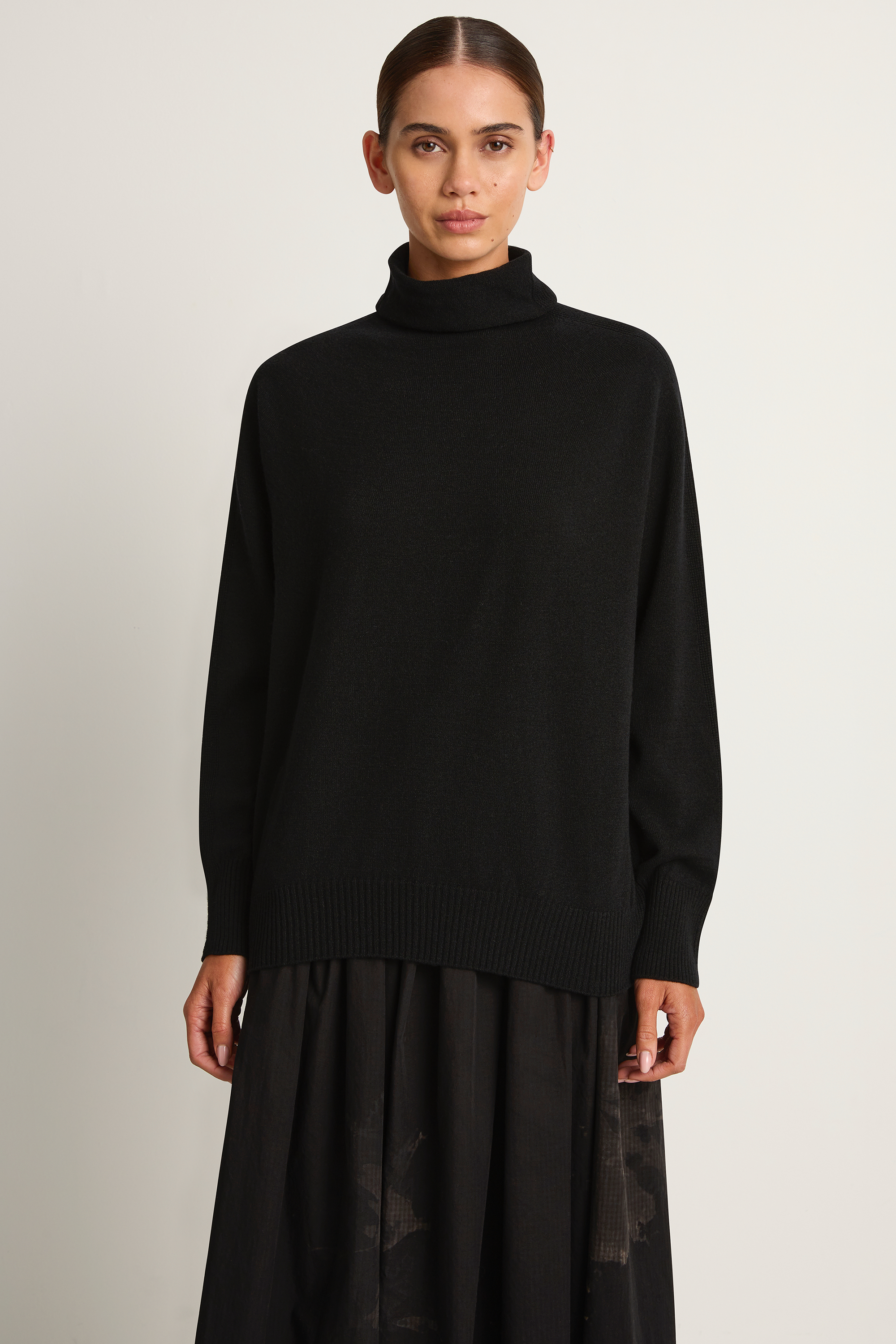 Pas De Calais Airy Wool Loose Turtleneck Pullover - Black