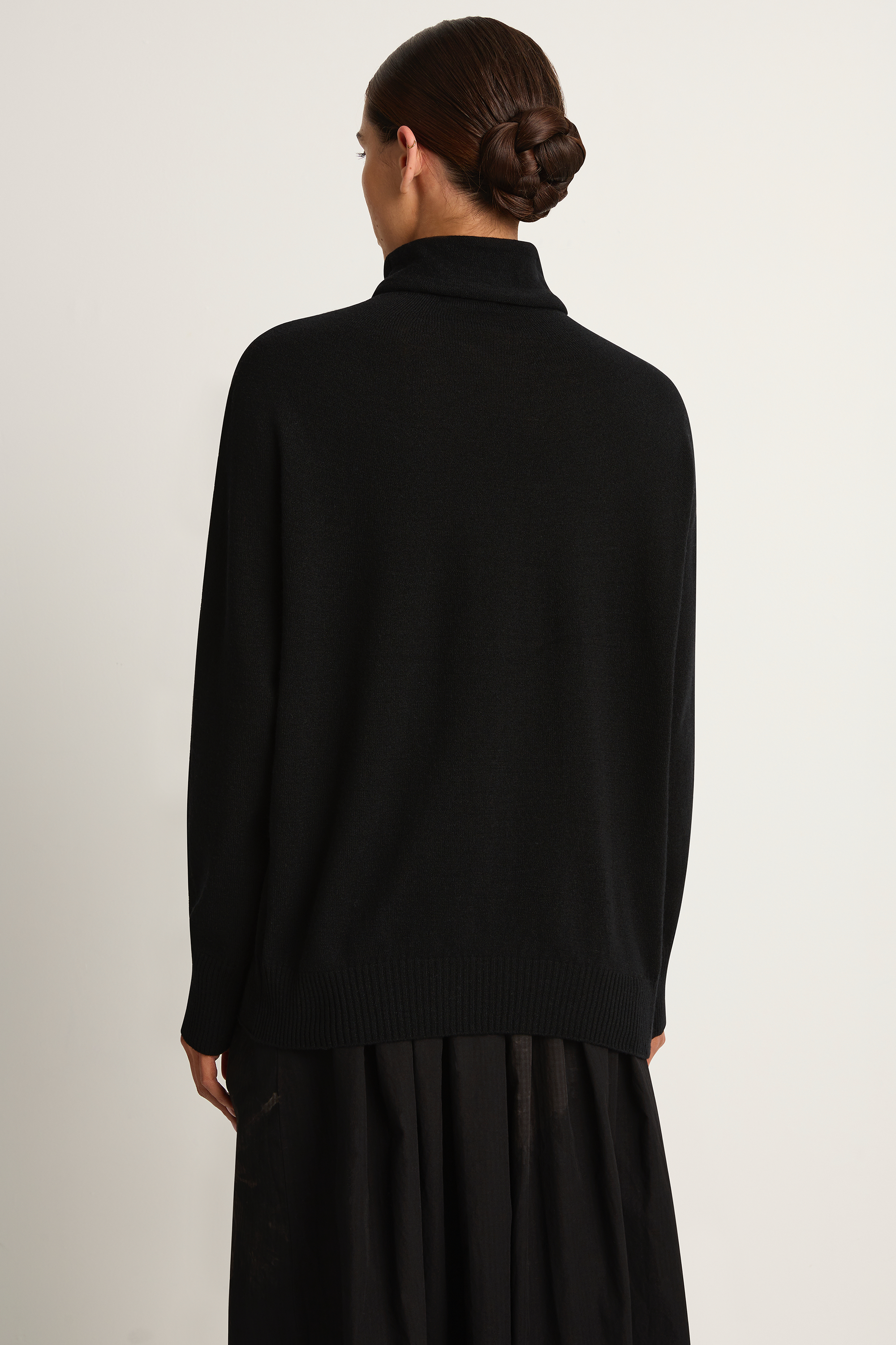 Pas De Calais Airy Wool Loose Turtleneck Pullover - Black