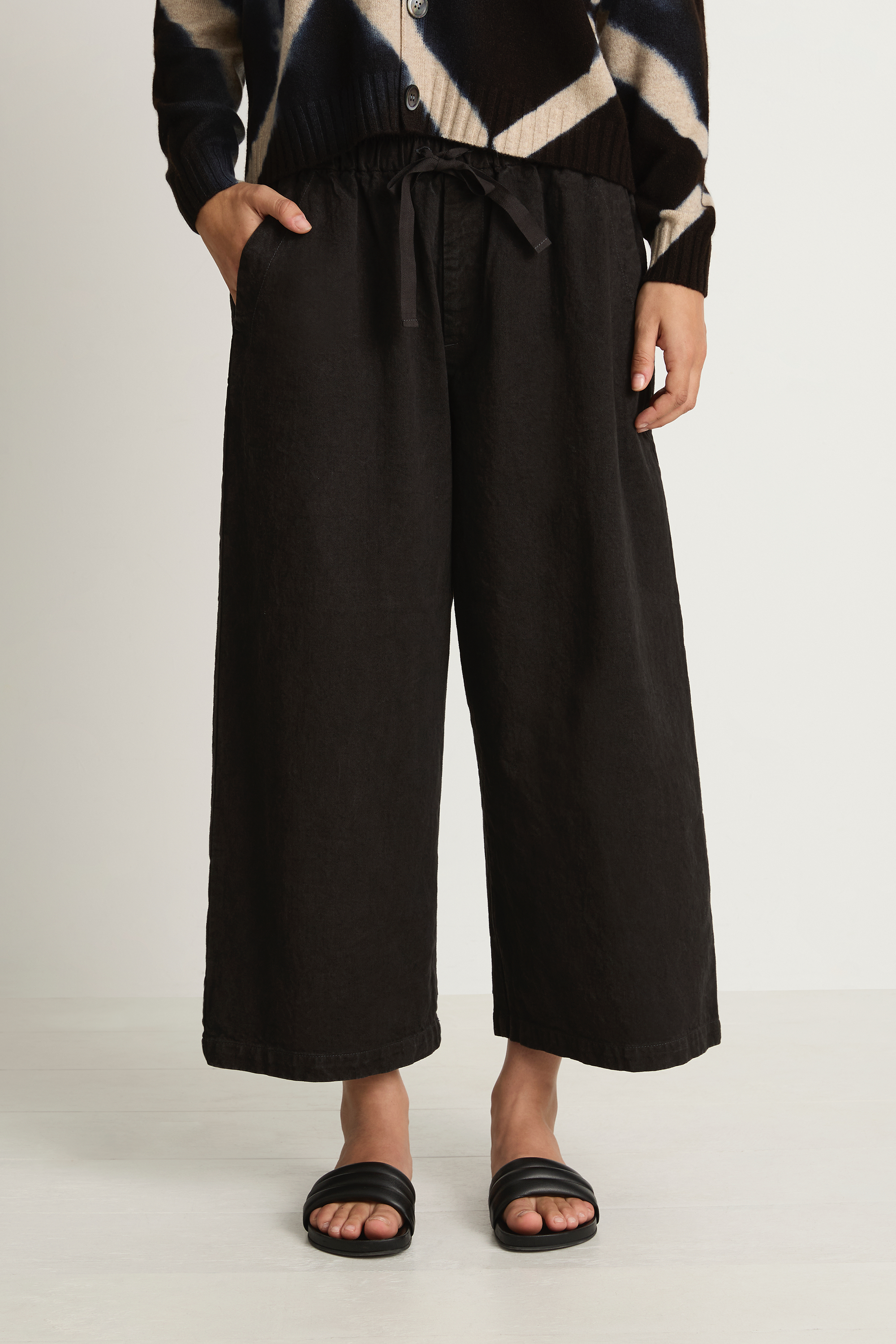 Pas De Calais Organic Cotton Linen Natural Twill Cropped Wide Pants - Black