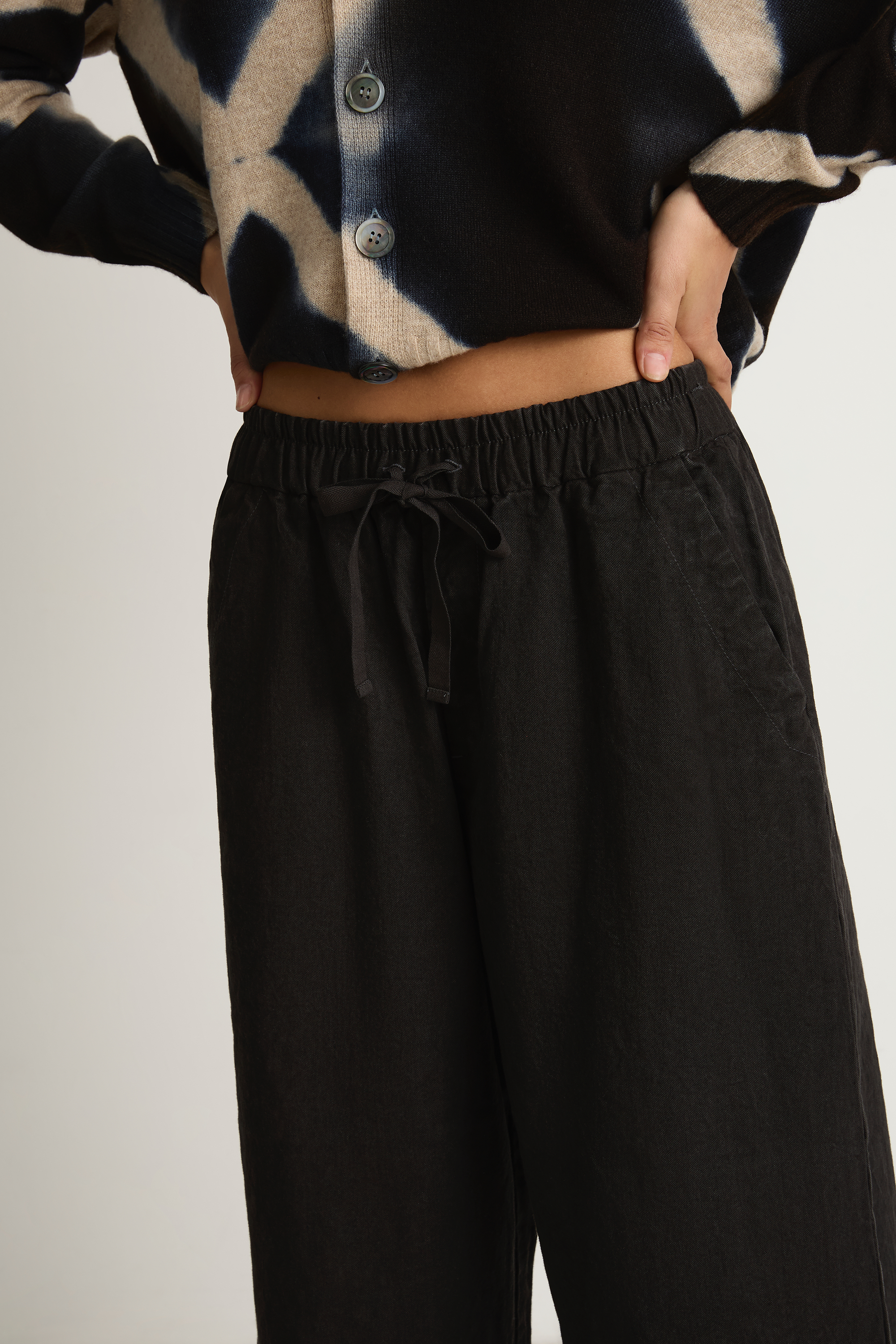 Pas De Calais Organic Cotton Linen Natural Twill Cropped Wide Pants - Black