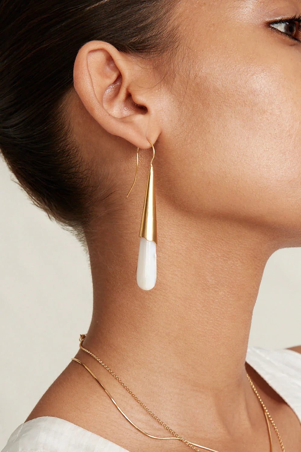 Chan Luu Tide Earrings - White Mother of Pearl